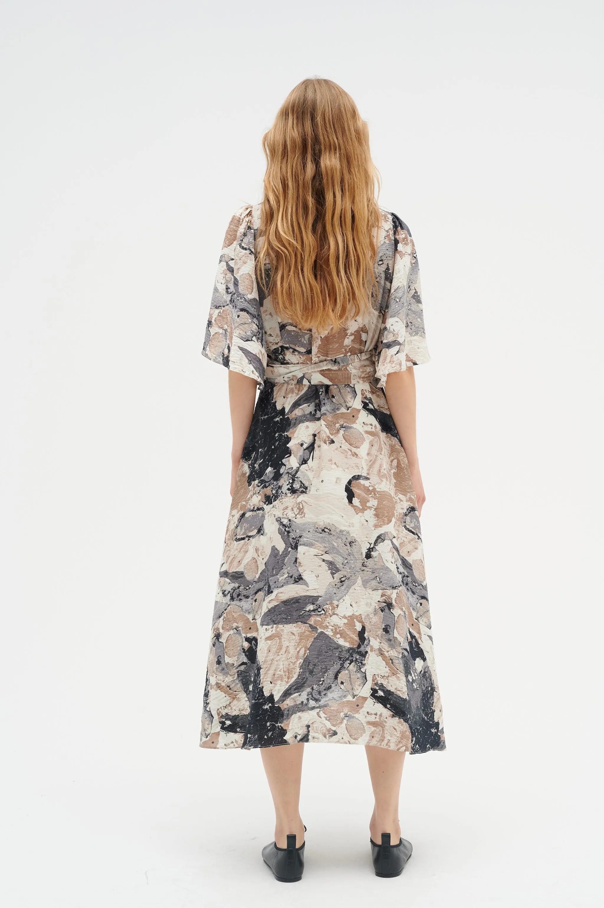 ElitaIW Wrap Dress - Graffiti Wall Grey