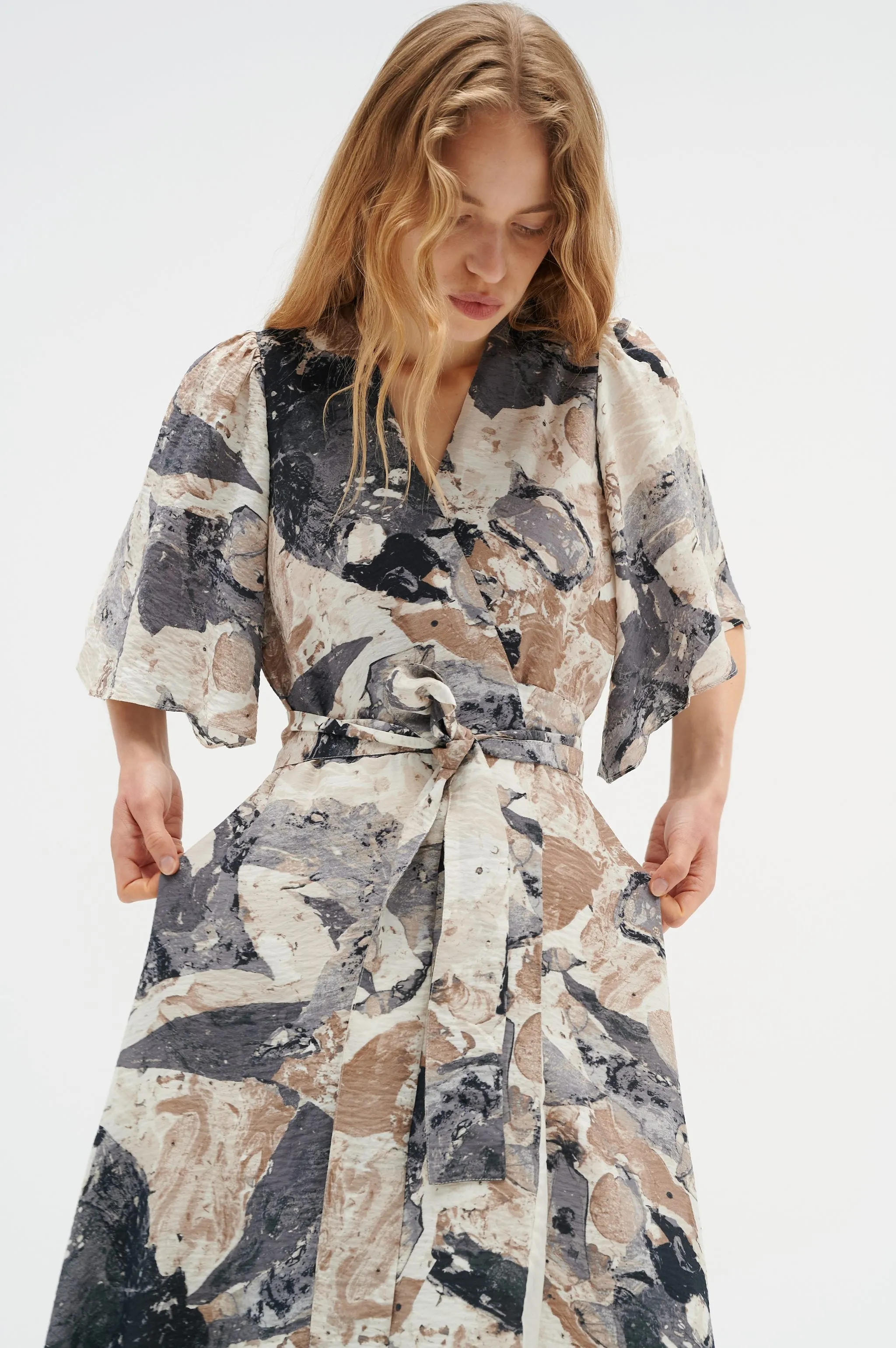 ElitaIW Wrap Dress - Graffiti Wall Grey
